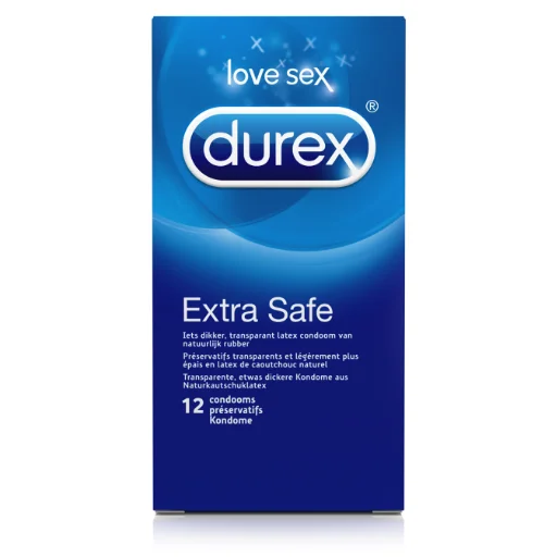 Un étui de douze préservatifs en latex, debout, vu de face.