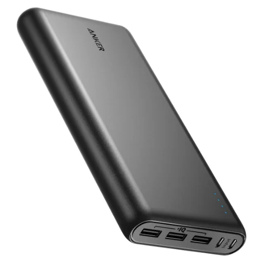 Une batterie externe plate, vue de trois quarts, ses trois ports de sortie sur la tranche.
